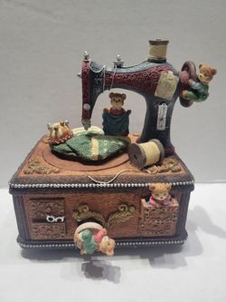 KINGSTATE CORPORATION MUSIC BOX. SEWING MACHINE WITH MAMA BEAR AND CUBS