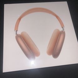 Peach Airpodmaxs