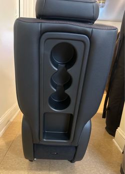 MIDDLE SEAT