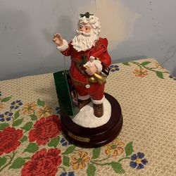 Duncan Royale Santa Clause Musical Statue