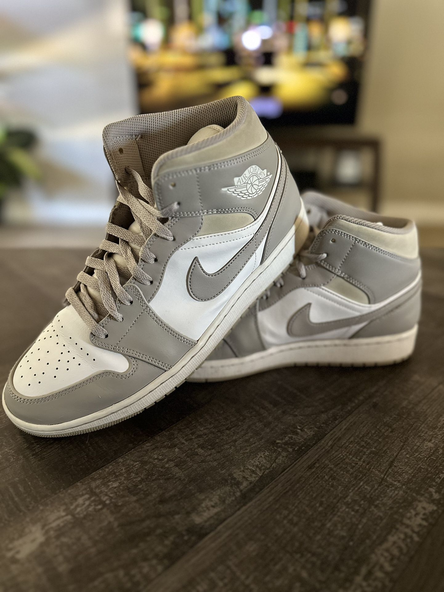 Jordan 1 Mid Linen Size 12 (USED)