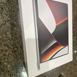 Apple MacBook Pro 14 M1 chip inch 16 gb ram 500 ssd