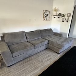 Couch/ Sofa 