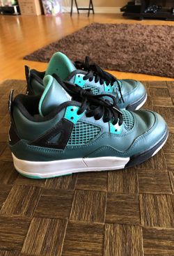 Jordan 4s size 2Y