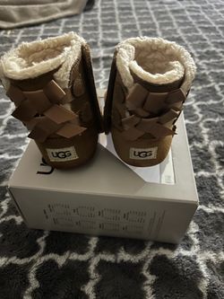 Baby girl UGG Bailey Bow chestnut
