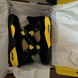 DS Jordan 4 thunder men’s 11.5 and 12 GS size 6y, 6.5y, and 7y