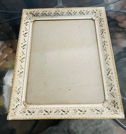 VTG Gold-Tone Lattice Scroll Metal Standing Picture Frame