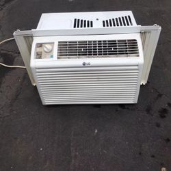 Very Good Condition Air Conditioner 