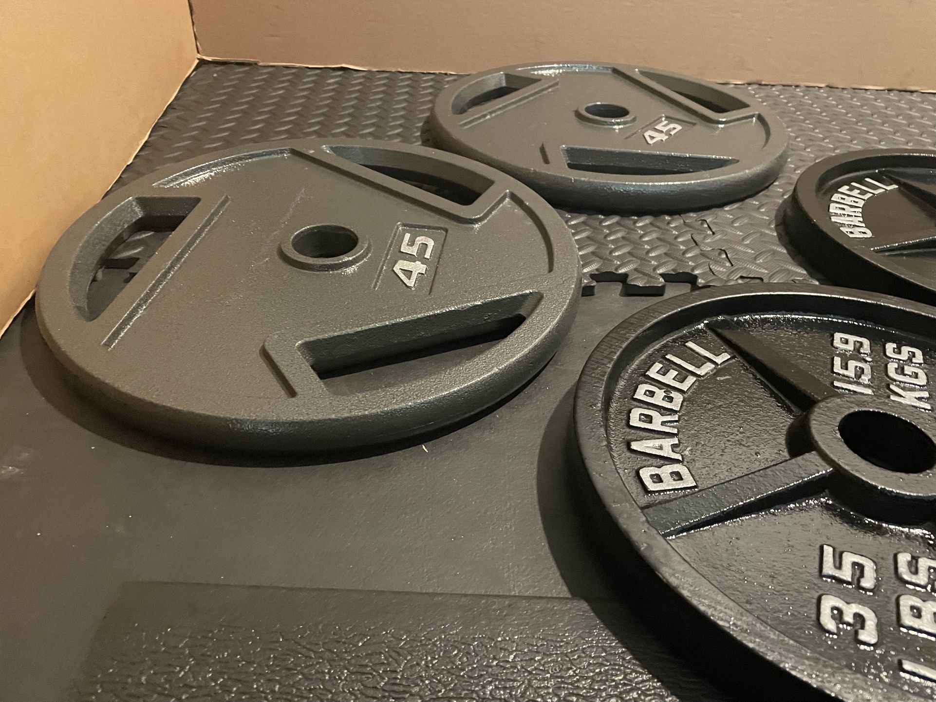 BRAND NEW Olympic Weights Plates Set. Total weight 240#