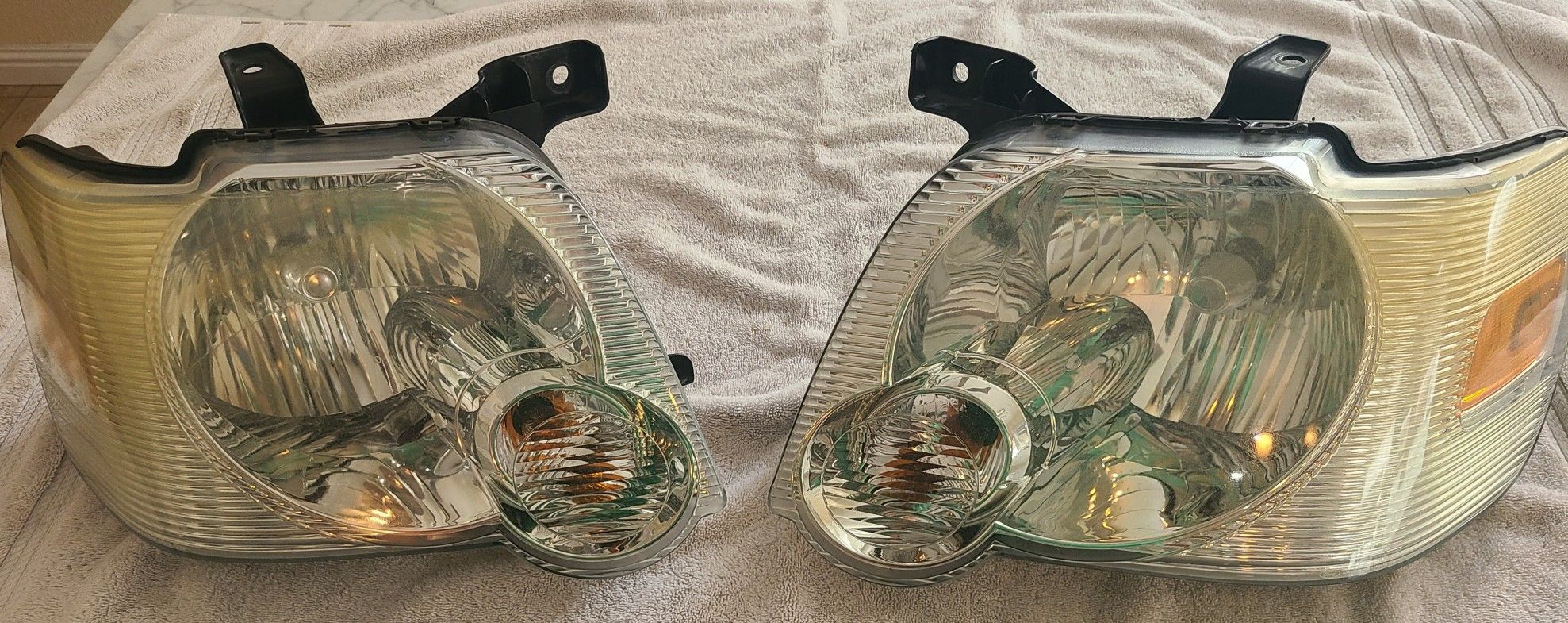 Ford Explorer Headlights (2006-2008)