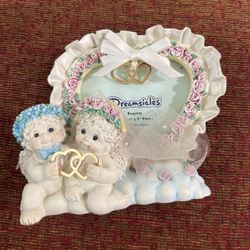 Angel frame. 5 Inches Tall. Holds 3” x 3” photo