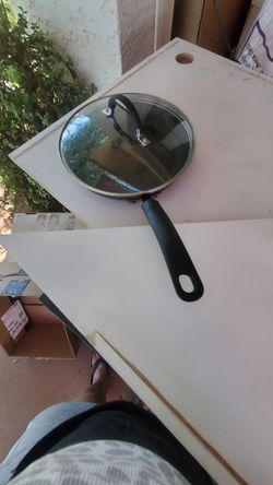 1 9 1/2-in T-Fal frying pan with unmatched lid