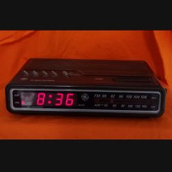 GE Digital Clock Radio Model 7-4612B Red Display AM/FM Black