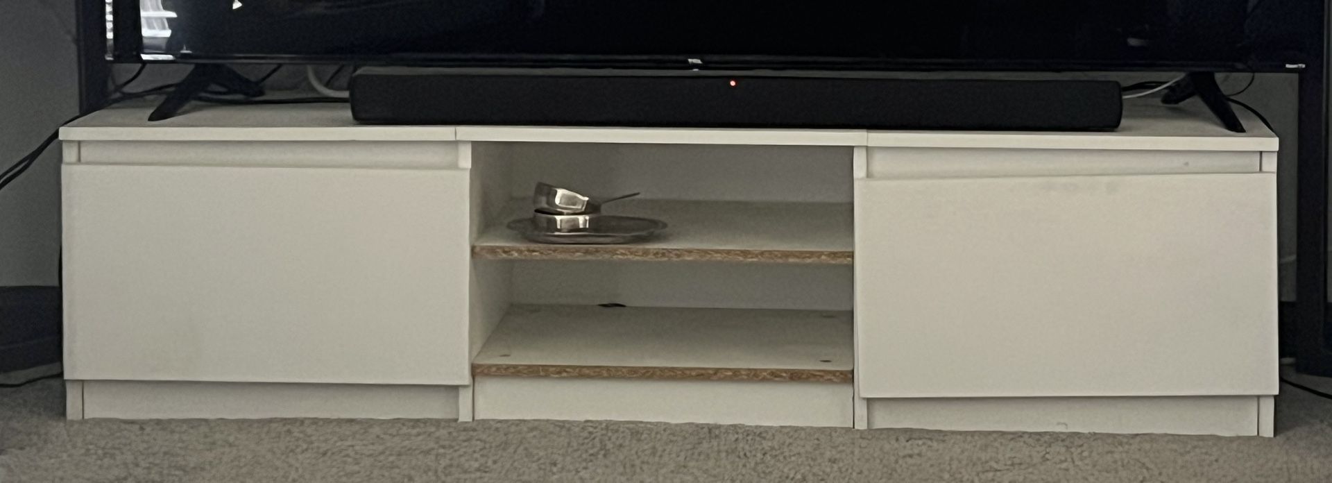 TV stand - Supports TVs upto 65”