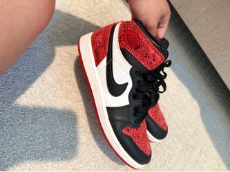 Boys jordan 1’s