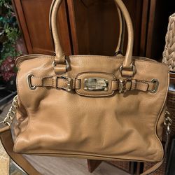 Beautiful Leather Michael Kors Purse