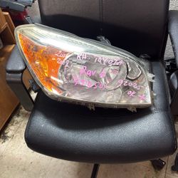 2008 Toyota RAV4 Right Headlight 