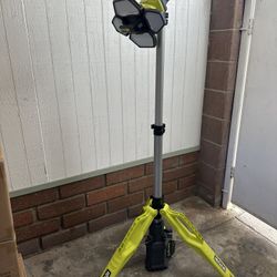 Ryobi Tripod Light 