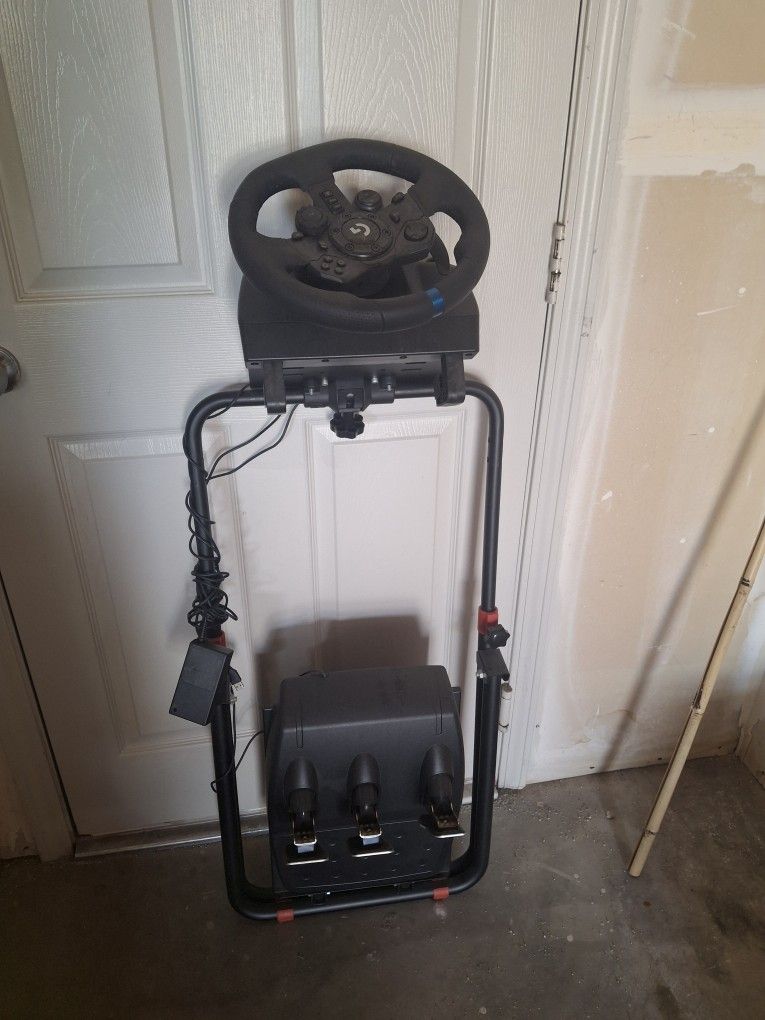 Logitech G923 Racing Wheel And Mount