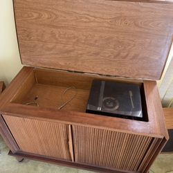 Wood Stereo Console w/ Turntable, Receiver, Speakers, and Vinyl Records