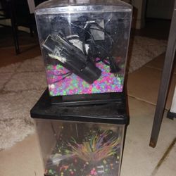 Clean Out Garage 2 Nice Fish Tanks All U See Inside 6 Each Firm 1gal.2gal...