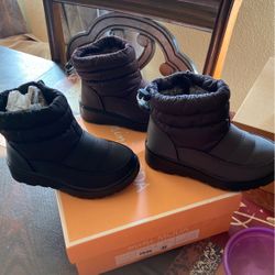 BABY SNOW BOOTS ❄️❄️❄️SIZES 4. 5.6.7.8
