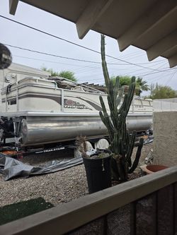Tracker pontoon