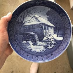 Royal Copenhagen 1976  Christmas Plate 