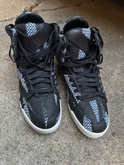 Men's sneakers in perfect condition