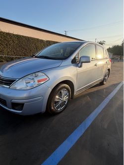 2010  Nisan versa