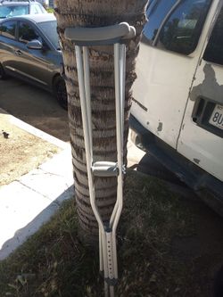 !! Adult Crutches Size 5.2 To 5.10 Height