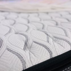 Moving Sell- Extremely Clean Sealy Mattress and Casper foundation - Queen