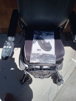 Pride Jazzy Air 2 (featuring the VR2 joystick controller and 12-inch seat elevation)