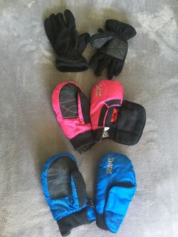 Skiing gloves