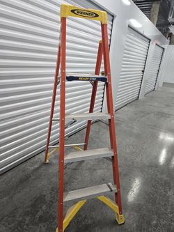 Werner Ready Step Fiberglass Step Ladder