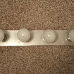 3 Foot Light With Bulbs 