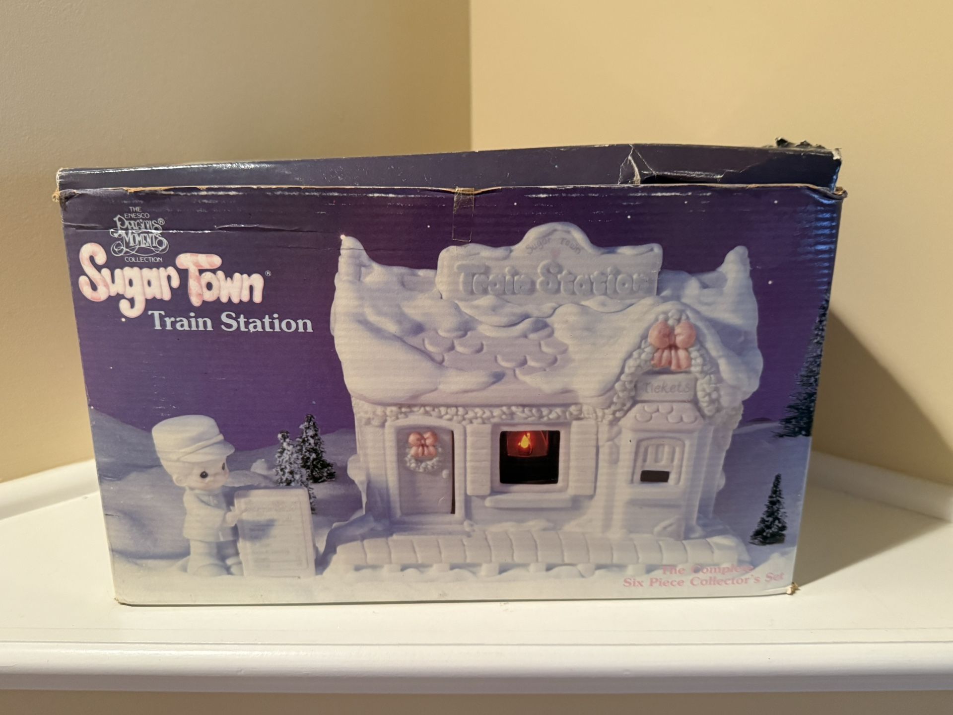 Precious Moments Sugar Town lighted Train station