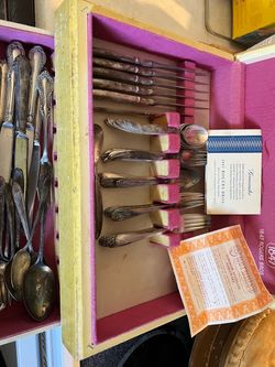 1847 rogers bros silverware. daffodil and flair pattern