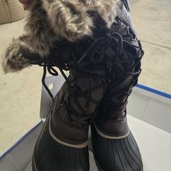 Women's Snow Boots New In Box