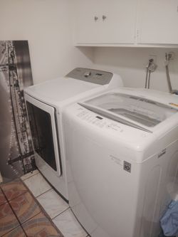 Washer and gas dryer set