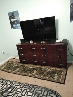Bedroom set missing mattress