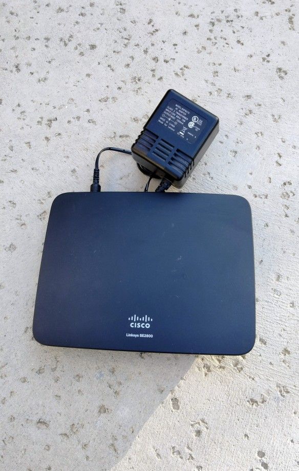 Cisco Linksys SE2800 8-Port Gigabit Ethernet Switch Router W/Adapter 