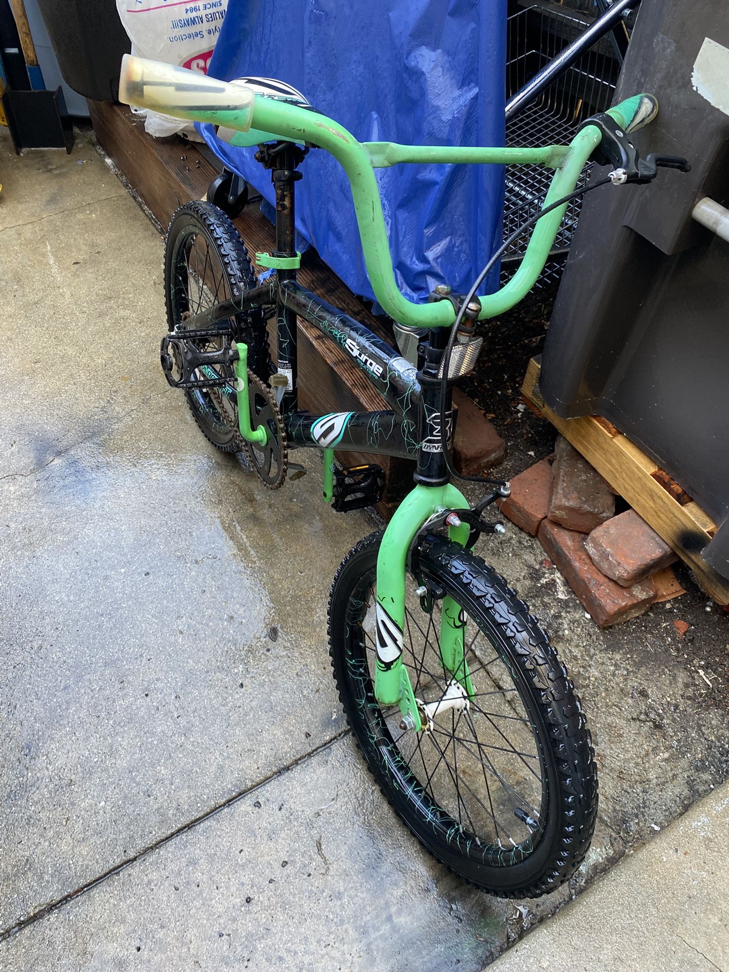 Dynacraft Surge 18-inch Boys Bike for Ages 6-9 Years