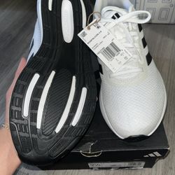 Brand New Adidas Size 9.5 Men
