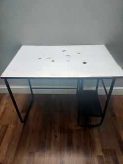 Medium desk