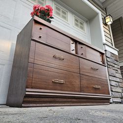 STUNNING Mid Century Modern Dresser 6 Drawers Brown