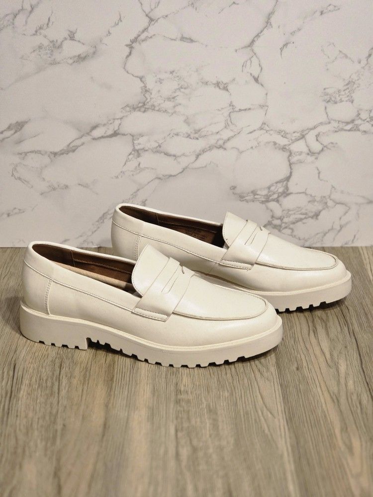 Mia Amore Hali Womens Round Closed Toe Loafers