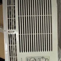 FRIGIDAIRE WINDOW AC