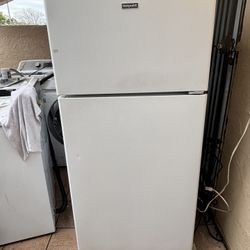 Refrigerador De 28” De Ancho 