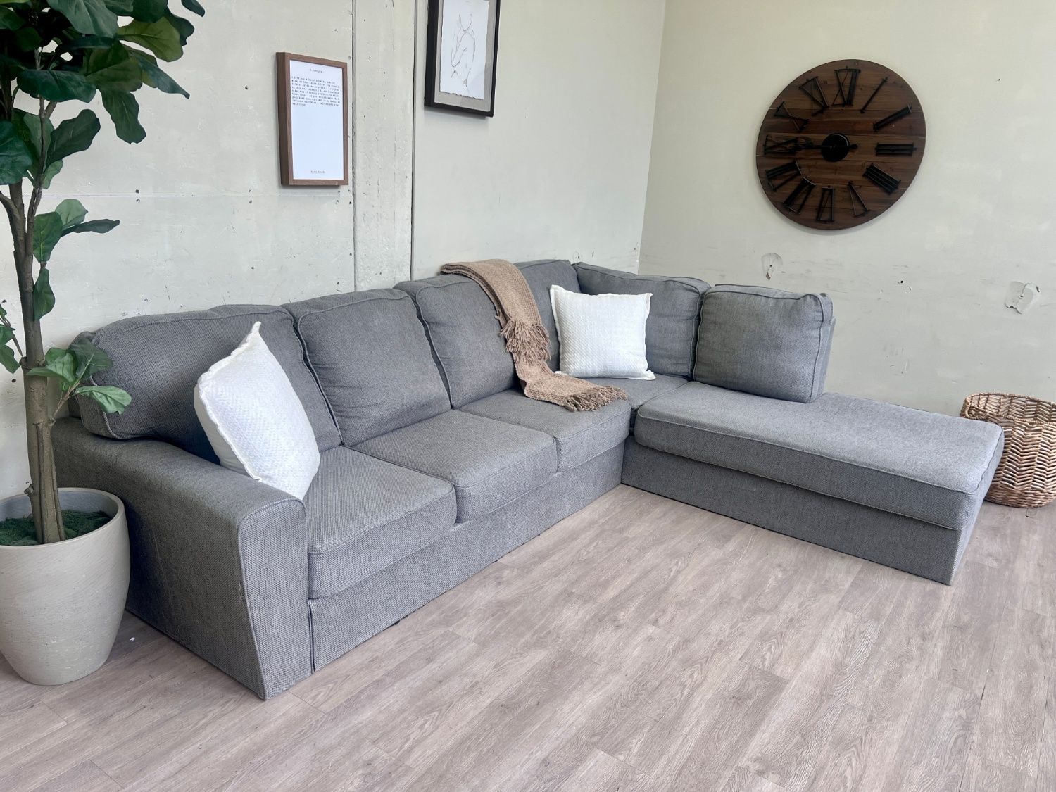 WE DELIVER! 🚚 - Light Gray Modern L Sectional Couch with Chaise